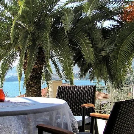 Guest house For Two Persons With Sea View In Near The